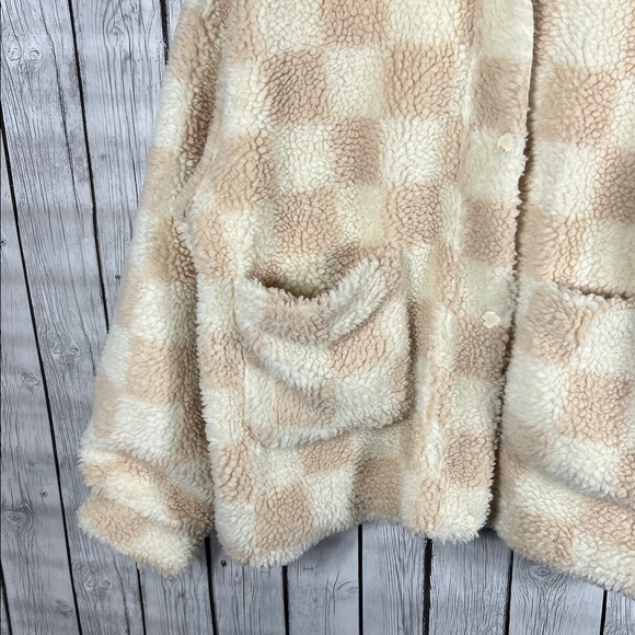 Wild Rose checkered cream/tan faux Sherpa jacket size L - Picture 3 of 10
